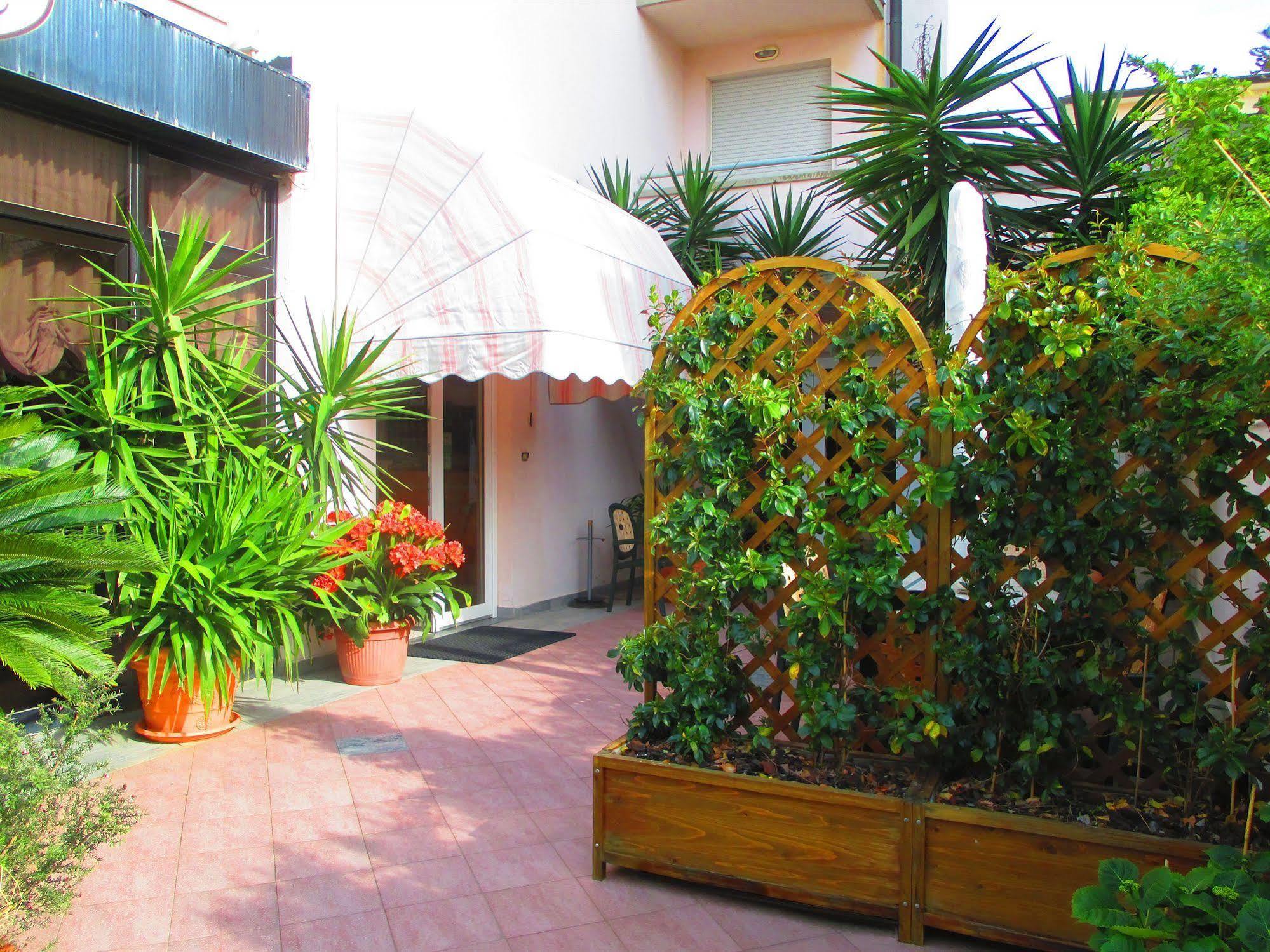 Hotel Prestige Lido di Camaiore Exterior foto